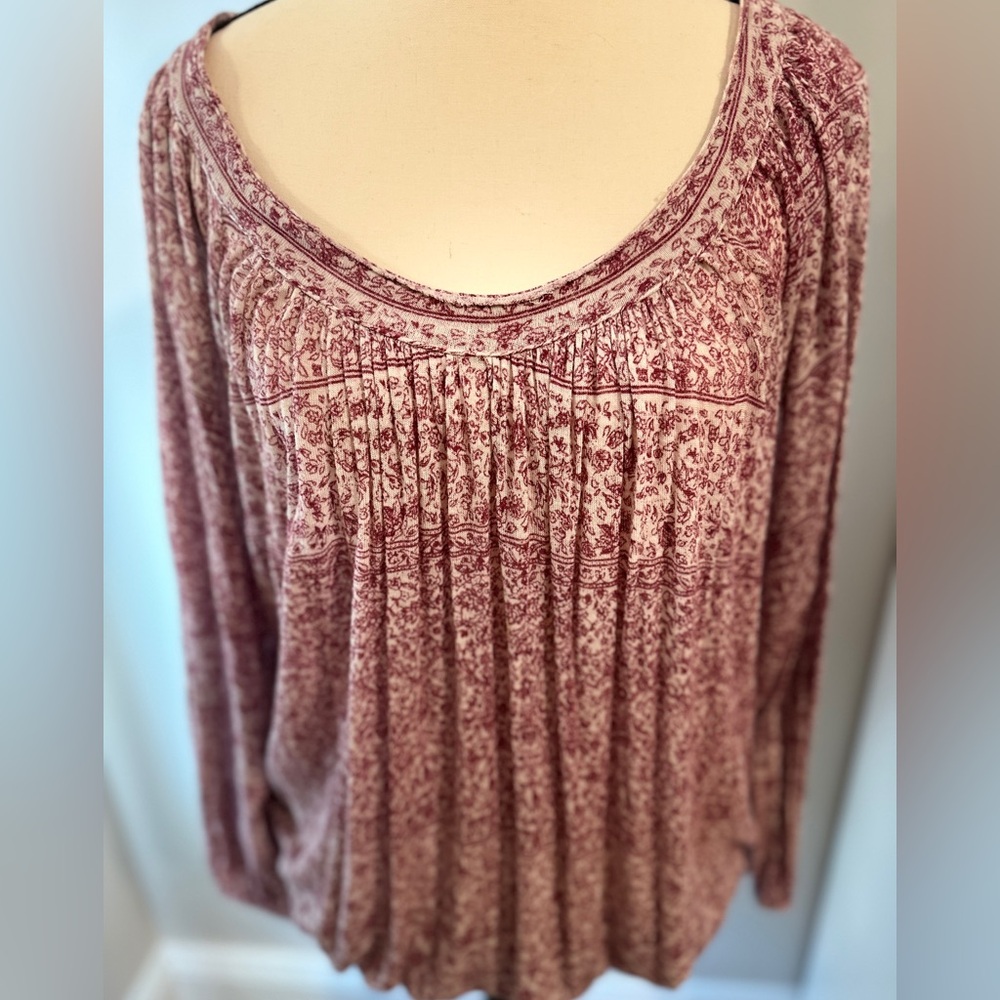 FREE PEOPLE Medium EUC Boho Peasant Top Blouse mini paisley cranberry print